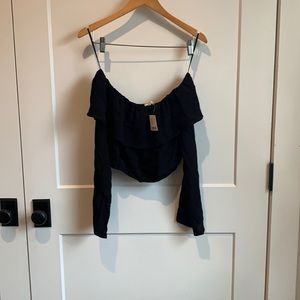 Silence + noise urban outfitters black shoulder long sleeve crop top NWT size M